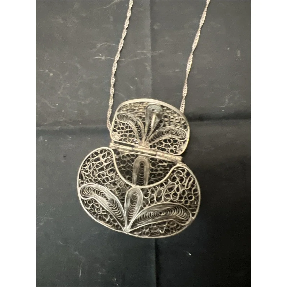 Vintage Silver Tone Filigree Metal Mini Pill Holder Coin Purse Necklace